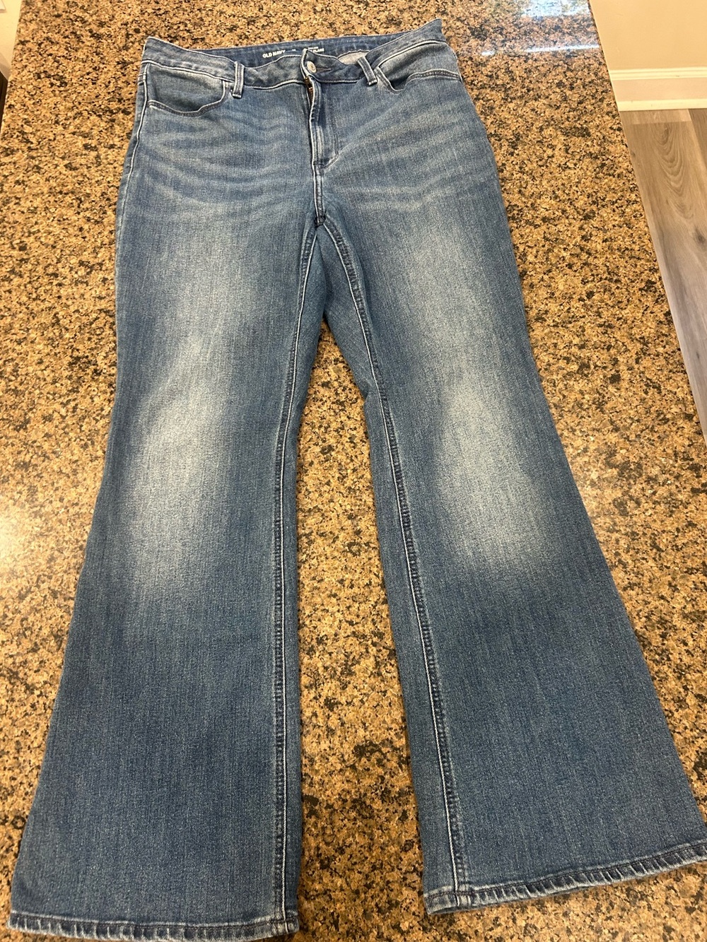 Old Navy Women's Flare Jeans in Medium Blue Wash